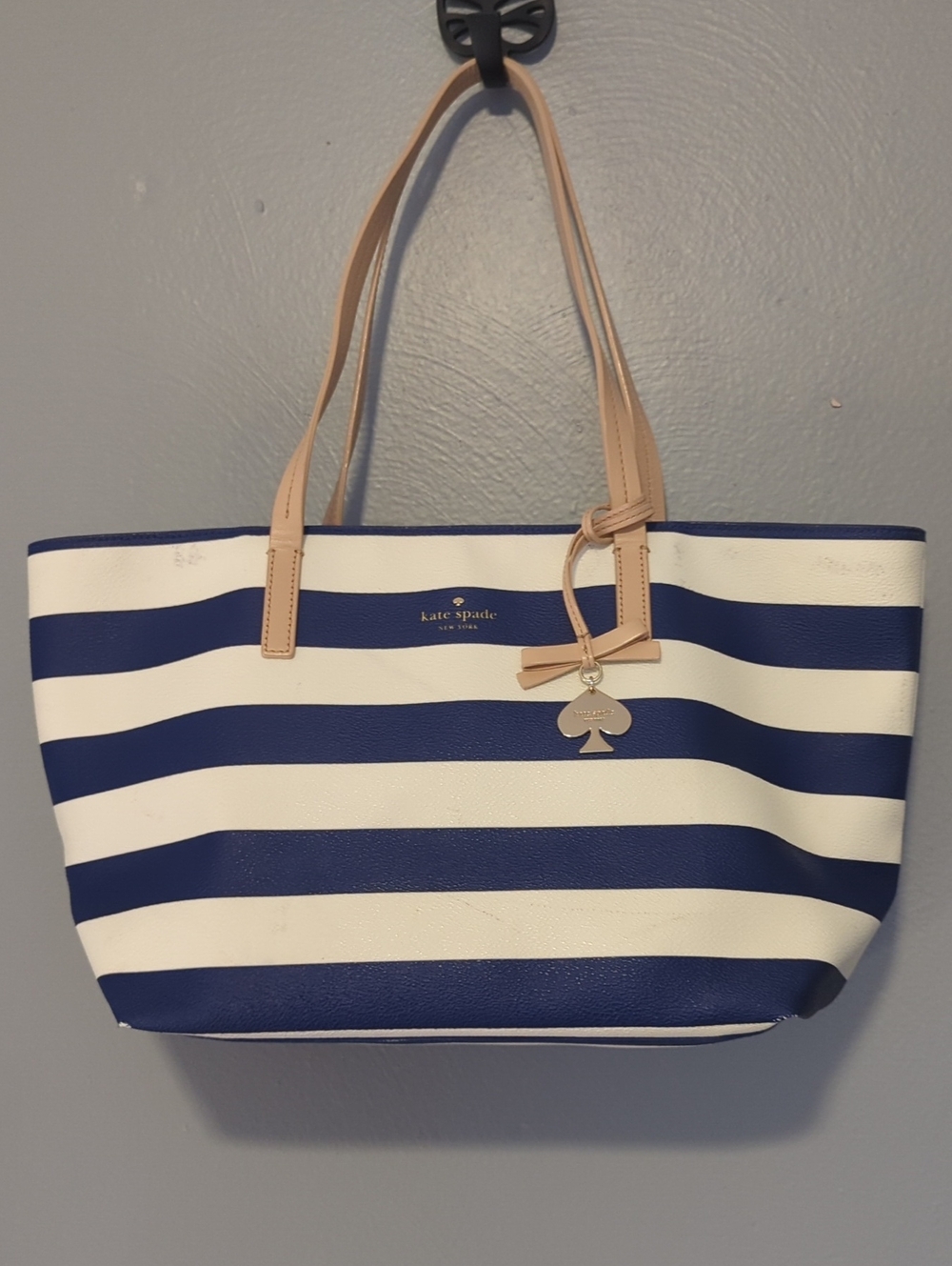 Kate Spade New York Cow Leather Tote Bag White And Navy Stripe With Keychain - Picture 6 of 16